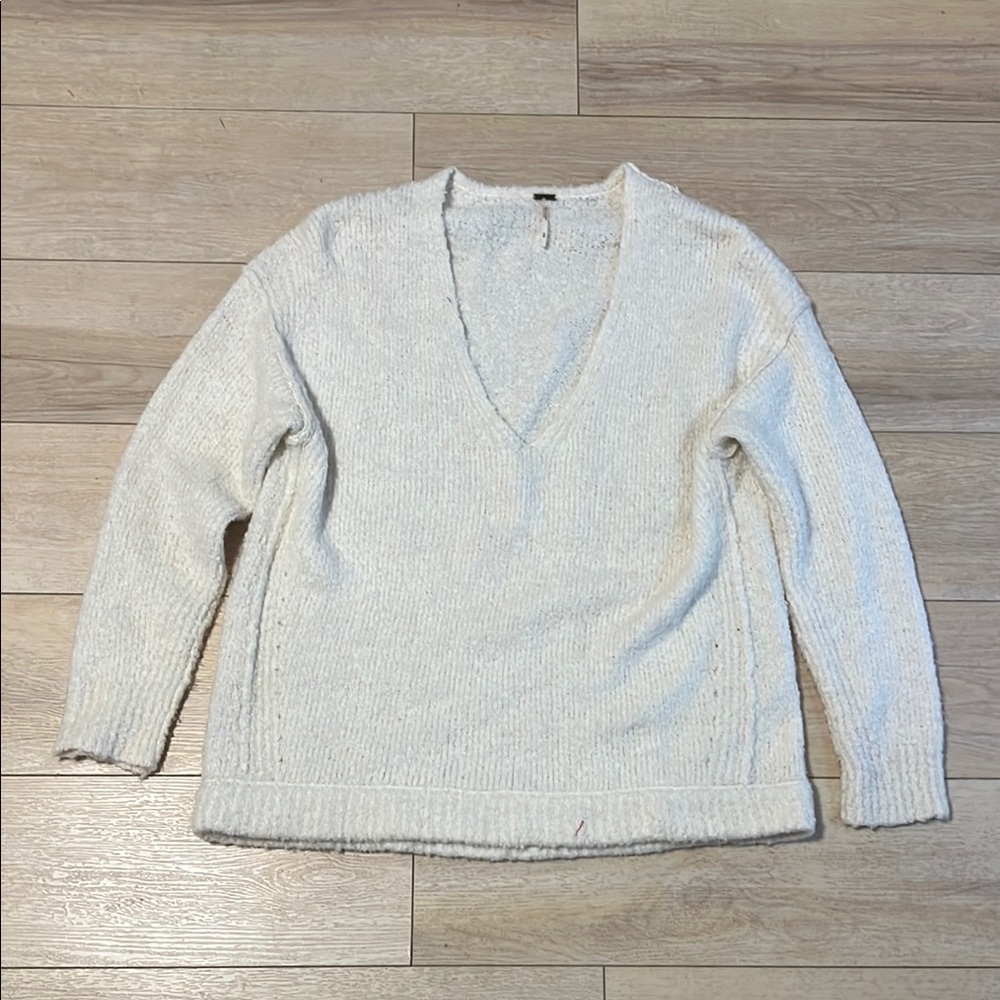 Free People White V-Neck Sweater Women’s Size Medium Cozy Knit Pullover
